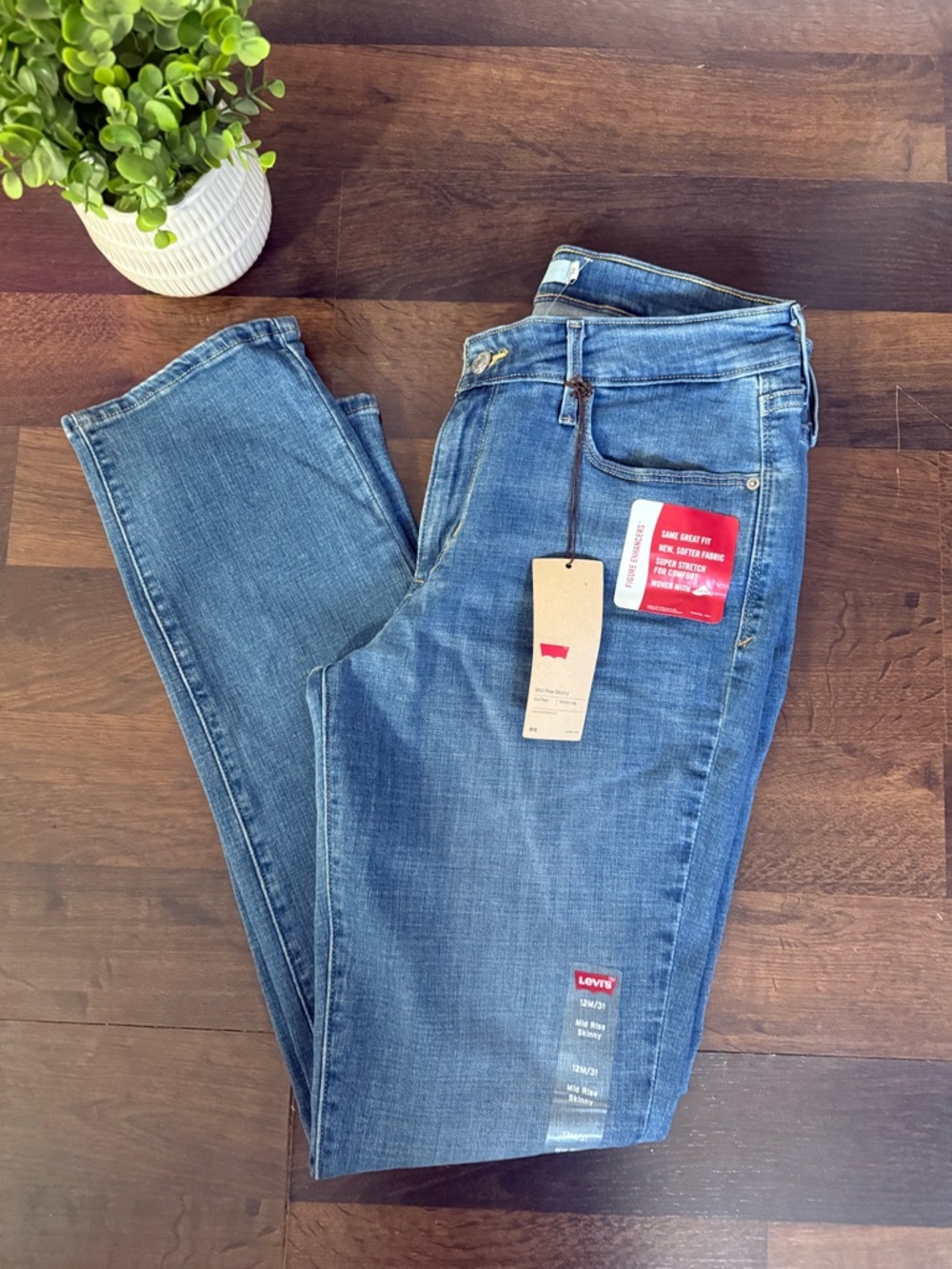 Levi's Mid Rise Skinny Jeans